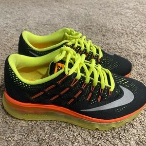 Barely worn 2016 Nike Air Max. (Size 5 in Men’s)